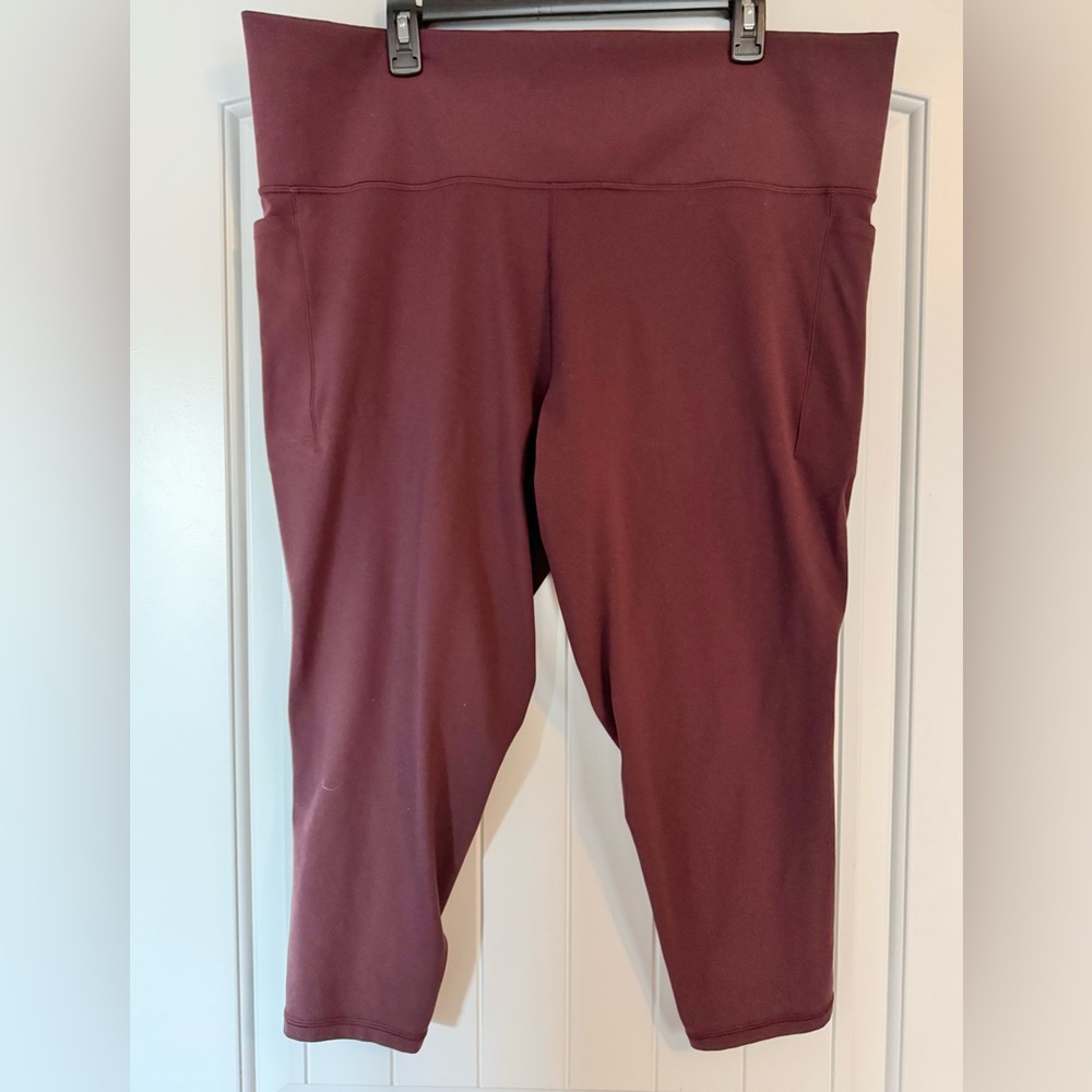 ATHLETA SALUTATION STASH POCKET I 7/8 TIGHT Cranberry/Plum Capri Legging